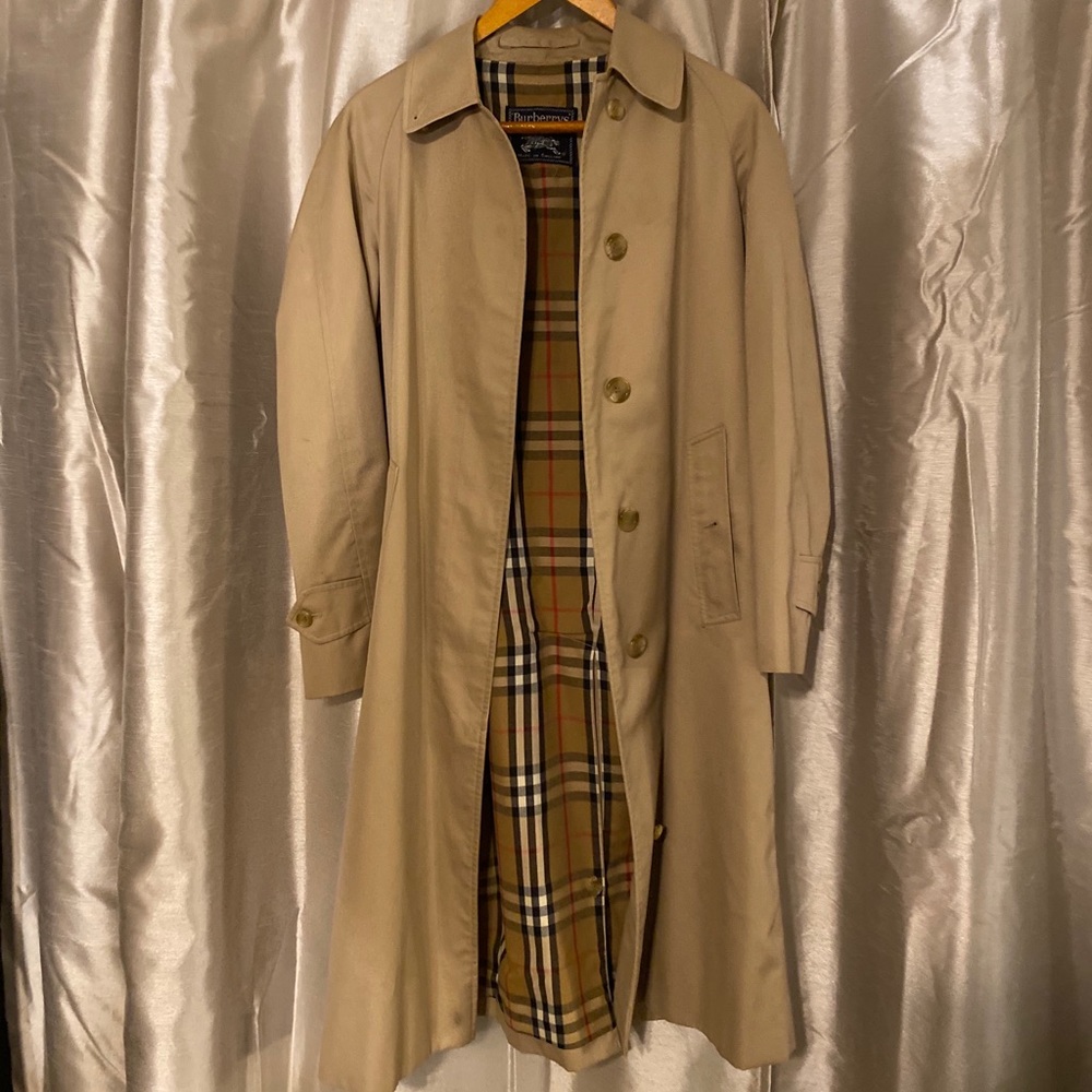Burberry authentic raincoat